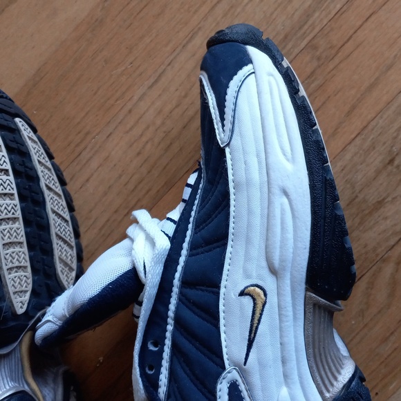 Size 7.5 NIKE Air Cross Training Runners Vintage1999 Leather - Picture 14 of 16